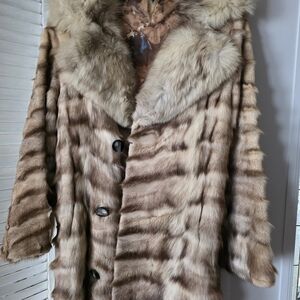 Vintage Luxurious Mink Fur Coat with Fox Fur Collar Striking Pattern